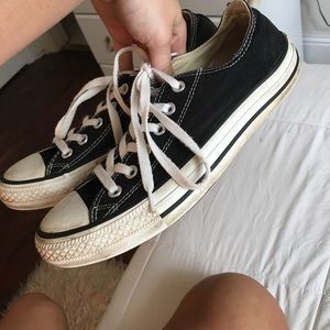 Black Converse women’s 8.5